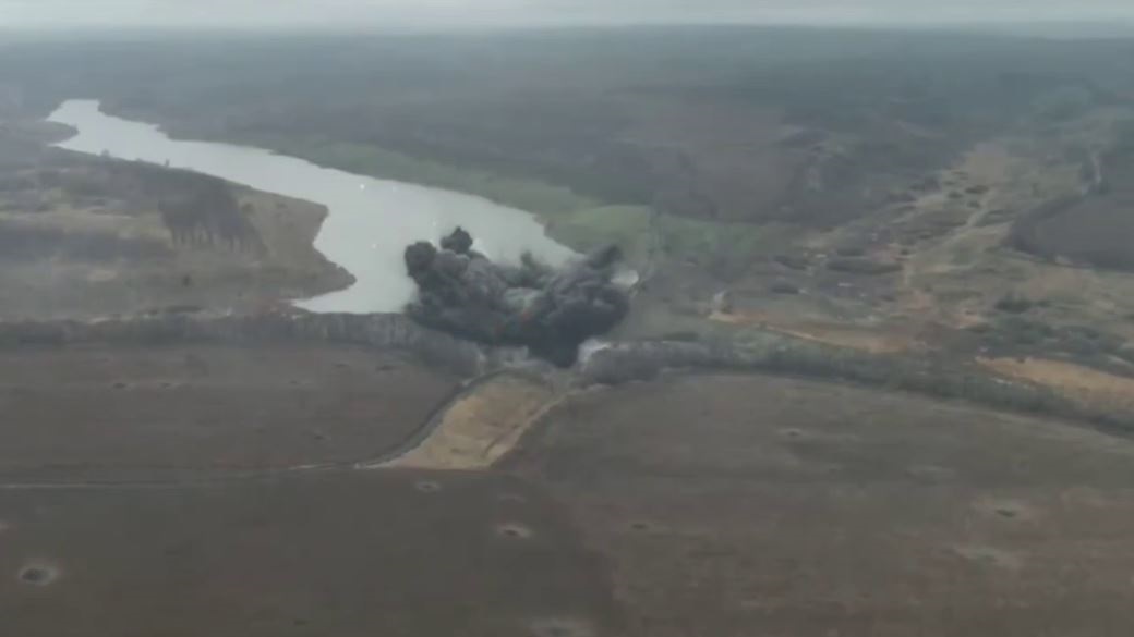 Новини світу - Росіяни скинули авіабомбу на власну греблю