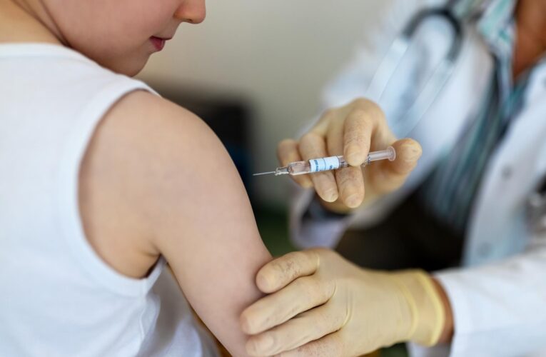 Росіяни тестують невідомі вакцини на дітях Луганська – ЦНС