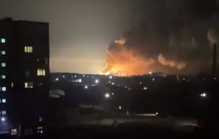 Росіяни вдарили по Харкову, виникла пожежа