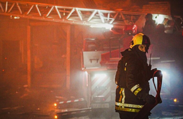 Росіяни вдарили по Харкову, здійнялися пожежі