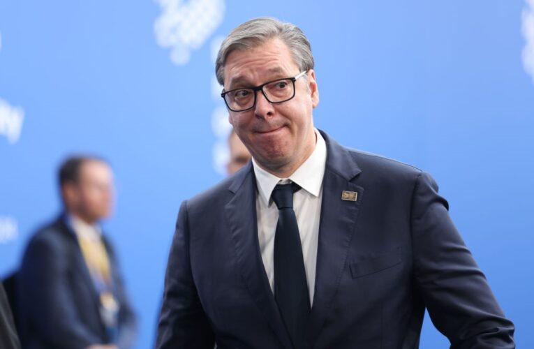 Сербію покарають, якщо Вучич поїде в Москву 9 травня – ЗМІ