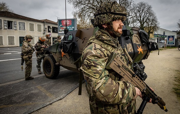 Шість країн готові направити війська до України