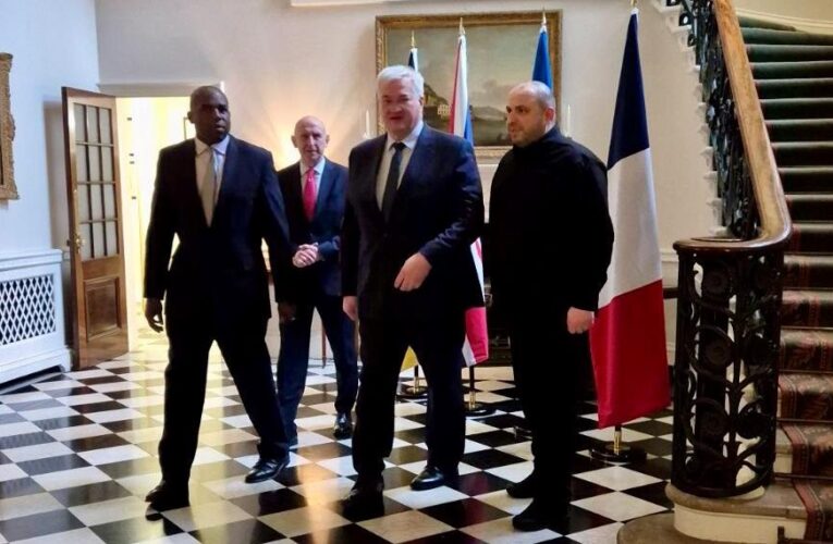 Сибіга і Умєров проводять першу зустріч в Лондоні