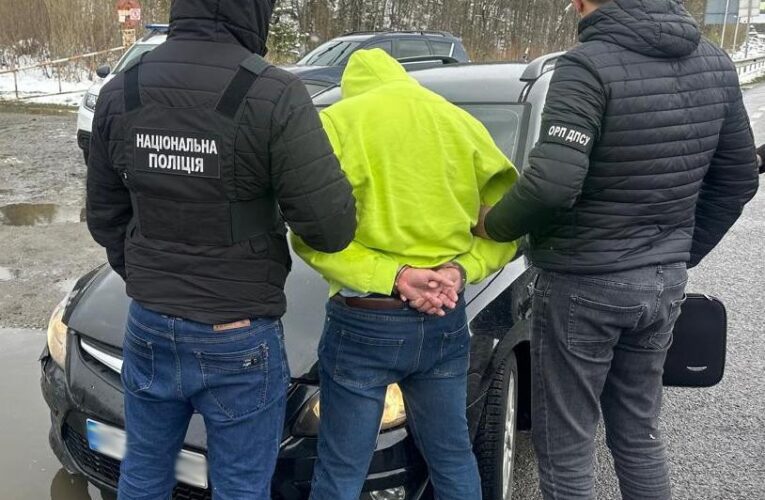 Схеми для ухилянтів: поліція провели 200 обшуків