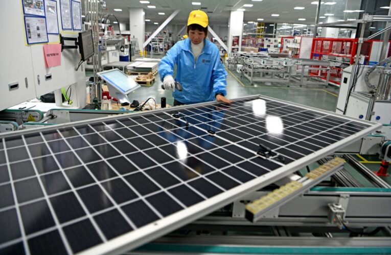 США ввели мита до 3521% на імпорт сонячних батарей з Азії