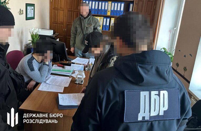 Судитимуть суддю з Житомирщини, яка передала своєму батькові закриті дані