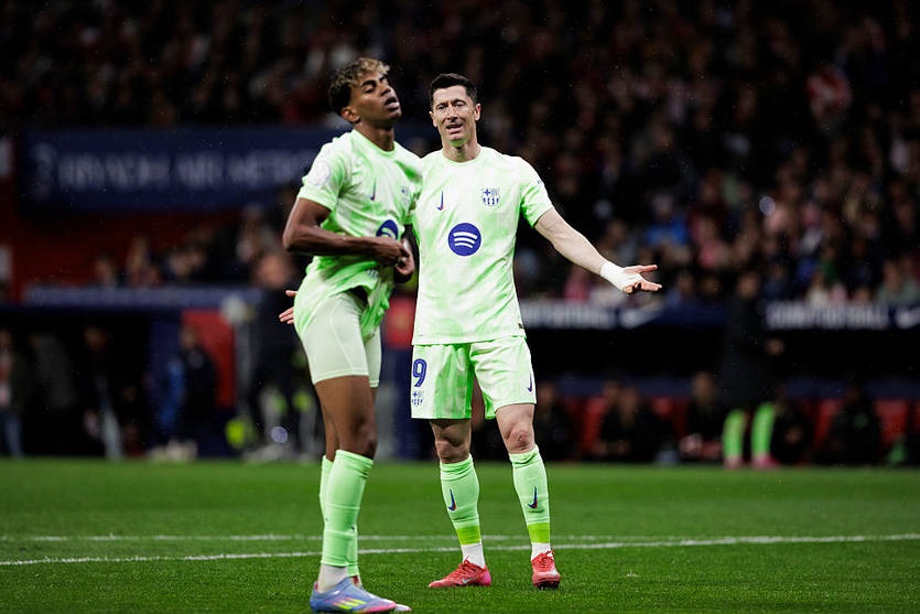 Новини спорту - Суперечка в Барселоні: за зміну Левандовського виступили Ямал і Педрі