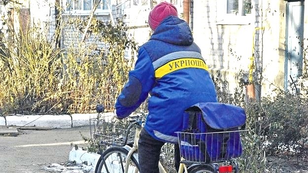 Топ неочікуваних історій: Укрпошта і курячі лапи