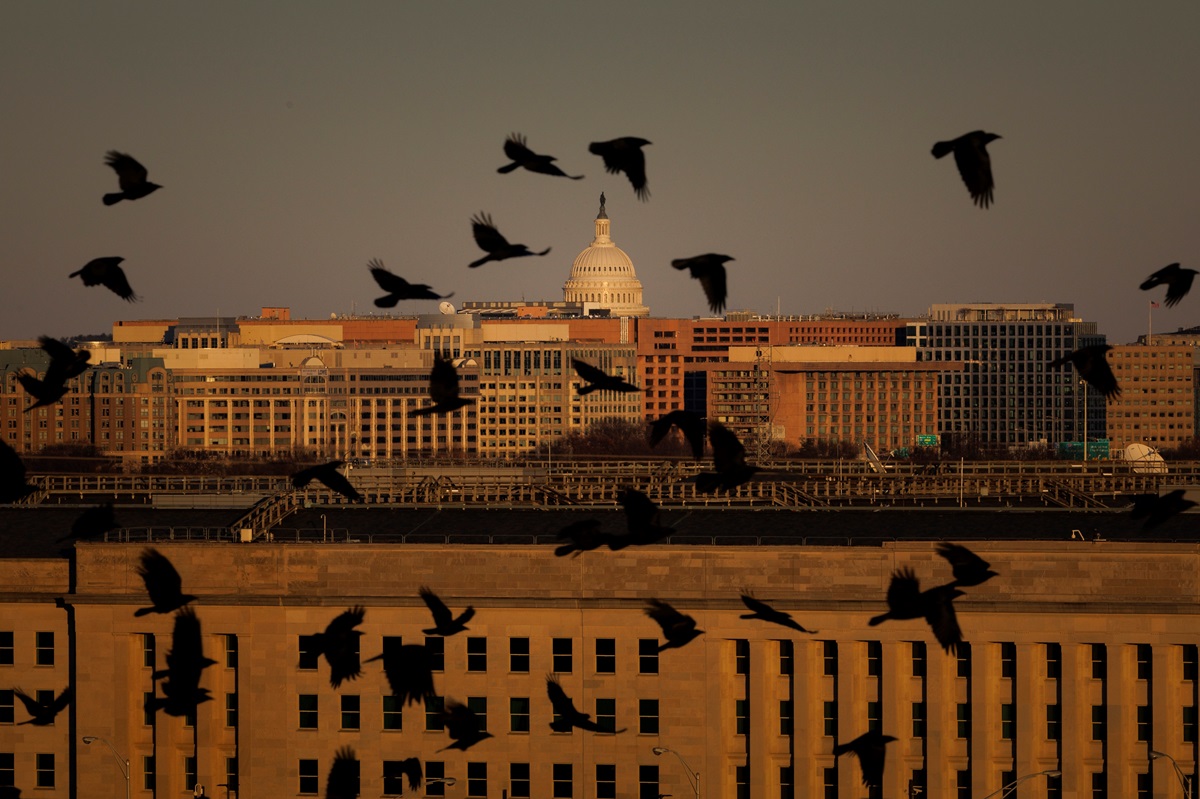 Новини світу - Топрадника Геґсета підозрюють у зливі інформації - ЗМІ