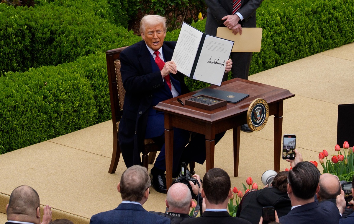 Новини світу - Трамп оголосив надзвичайний стан в економіці США