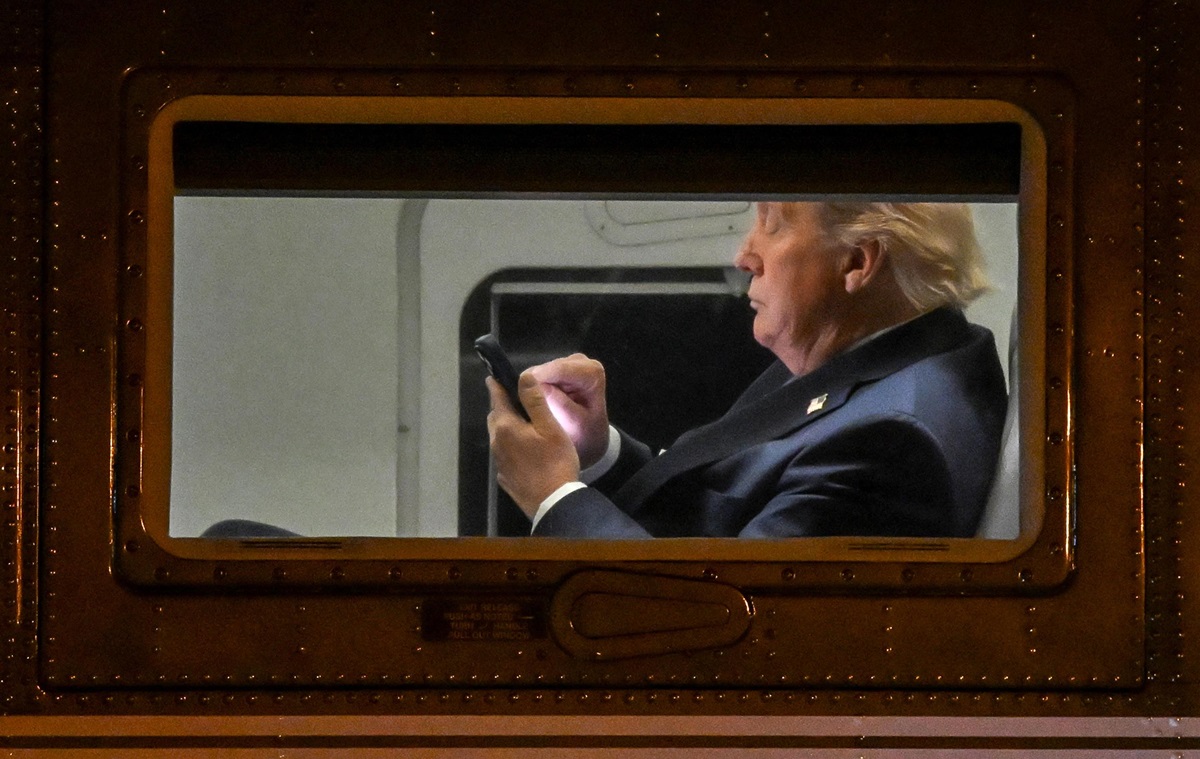 Новини світу - Трамп розповів, хто пише його пости у соцмережах