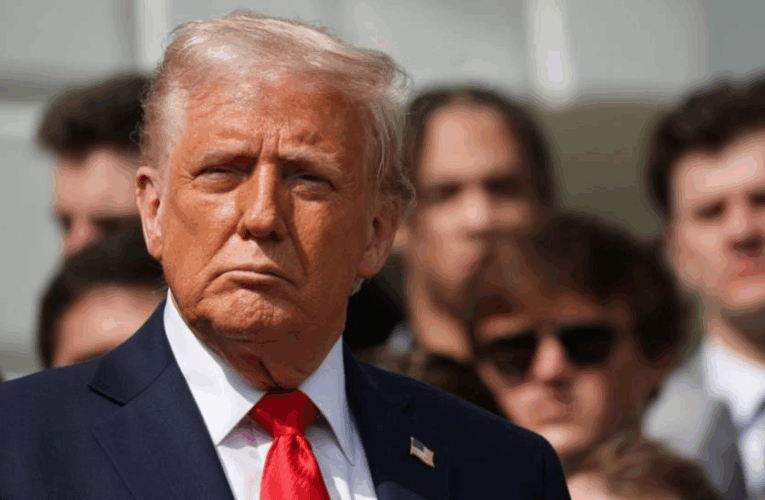 Трамп сказав, що збирається до короля Британії у гості