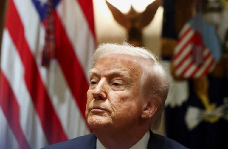 Трамп відкрив у своєму гольф-клубі пам’ятник самому собі