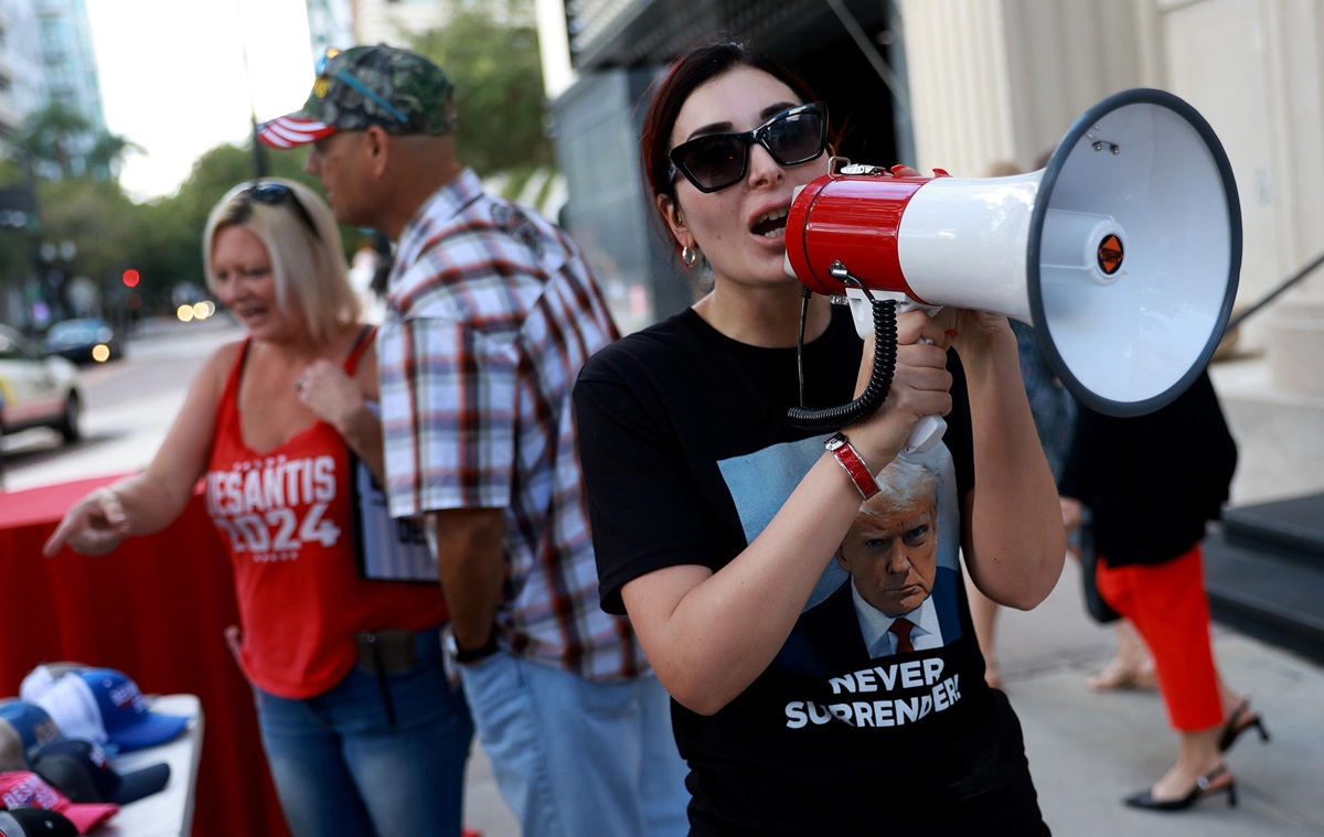 Новини світу - Трамп звільнив топпосадовців Радбезу після доносу активістки - ЗМІ