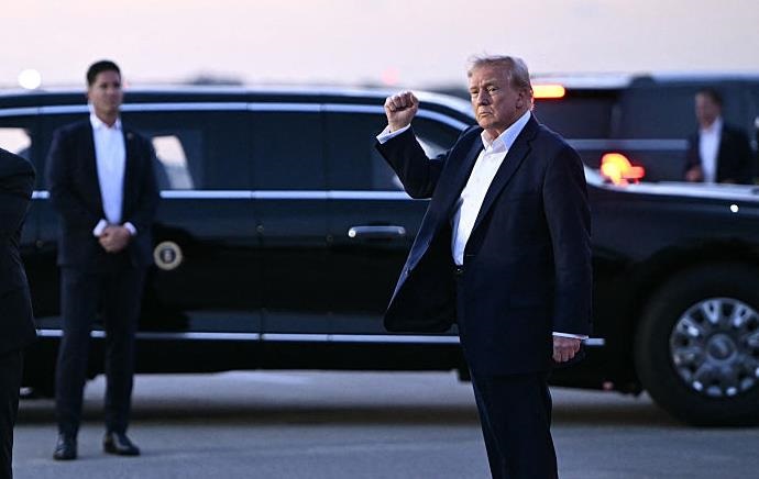 Новини бізнесу - Трамп звільнив від мит смартфони та комп'ютери