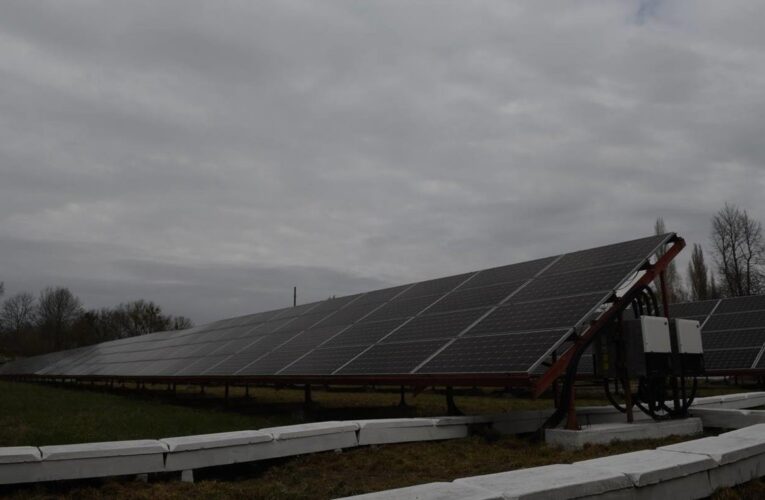 У Чорнобильській зоні відкрили сонячну електростанцію