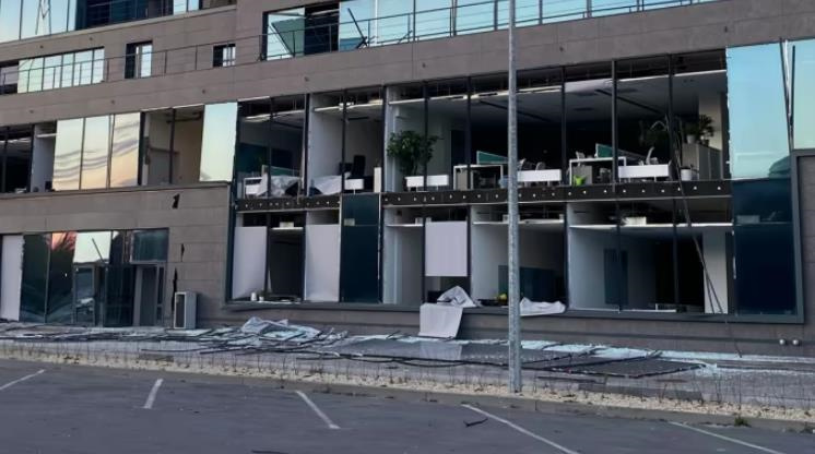 Новини України - У Дніпрі пошкоджено готель, фітнес-центр та офіс