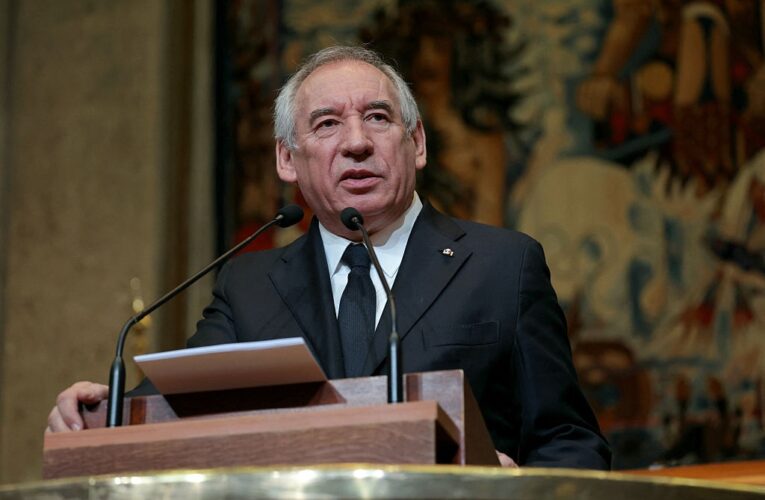 У Франції назвали “втрчанням” заяви Трампа щодо Ле Пен