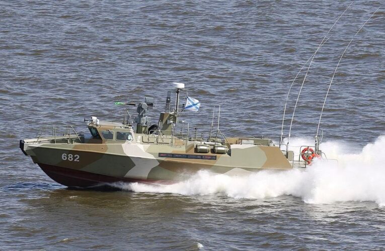 У ГУР показали, як знищили десантні катери у Криму