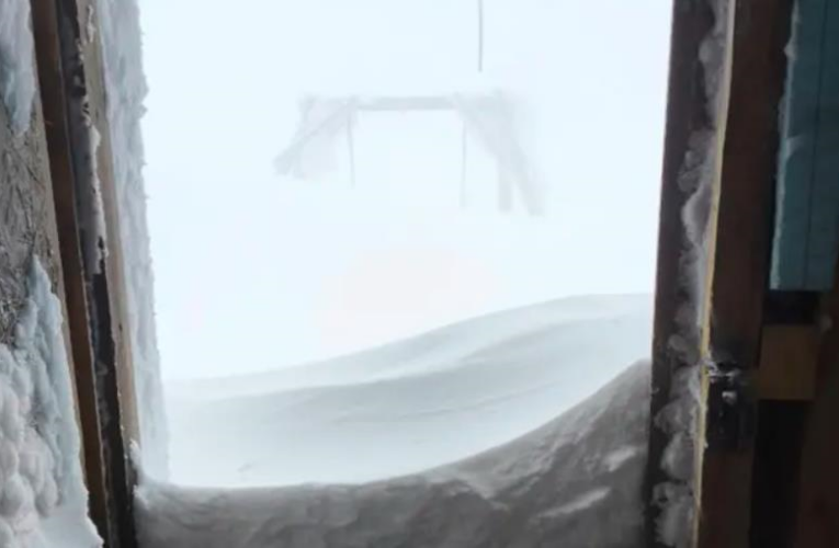 У Карпатах випало до метра снігу