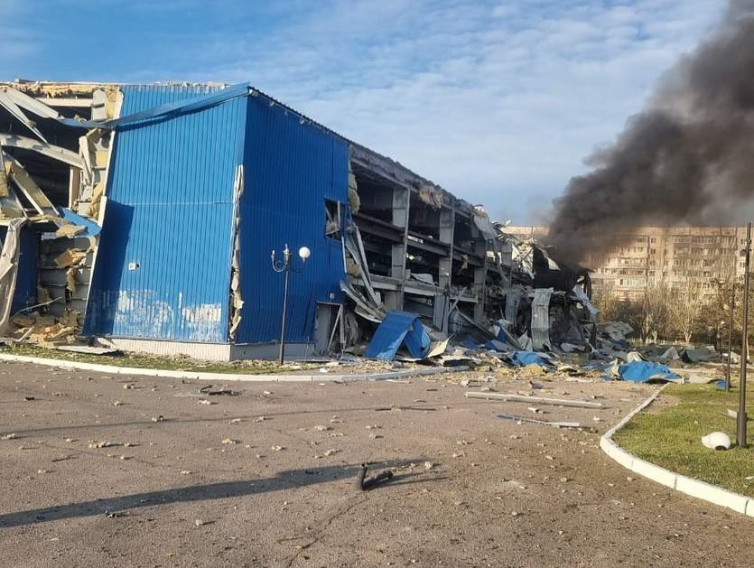 Новини спорту - У Херсоні внаслідок удару РФ зруйновано льодовий палац