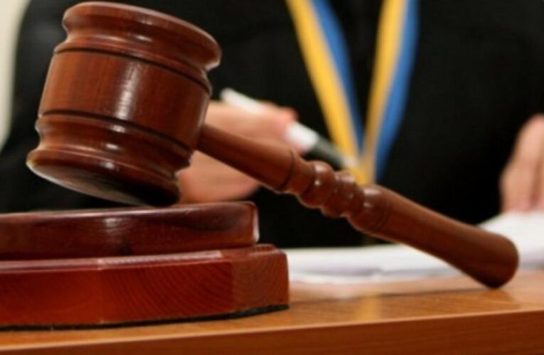 У Києві чоловік примушував падчерку до інтиму, поки її матір була на роботі