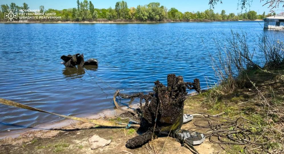 Новини Києва - У Києві рятувальники виявили залишки ракети у Верблюжій затоці