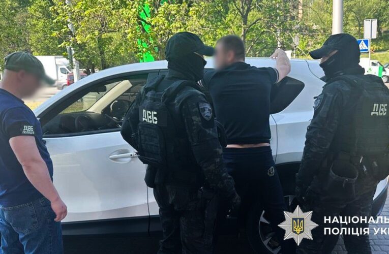 У Києві шахрай “продавав” посади у ГУР