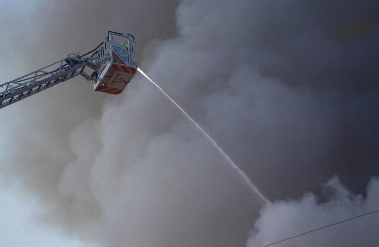 У Києві є постраждлі через атаку БпЛА, ліквідація пожеж триває