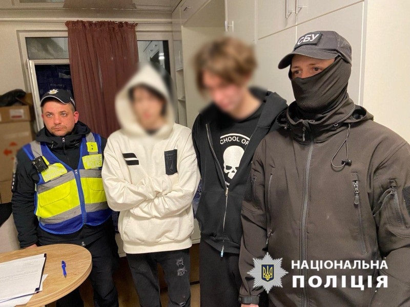 Новини Києва - У Києві затримали юнаків, які слухали російську музику після обстрілу Сум