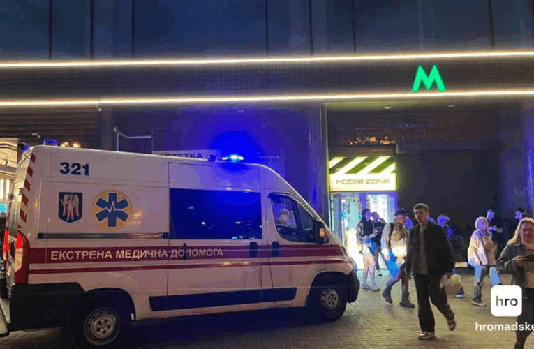 У київському метро пасажир потрапив під поїзд