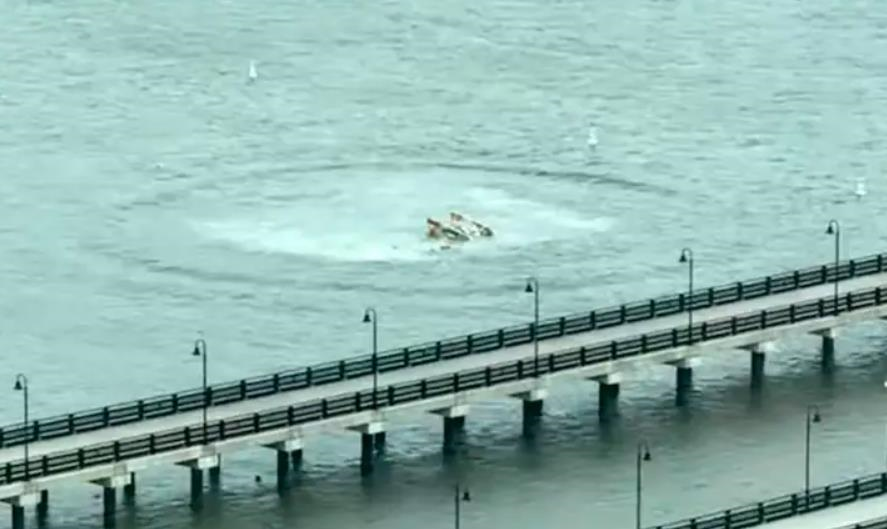 Новини світу - У Нью-Йорку вертоліт упав у річку: є загиблі