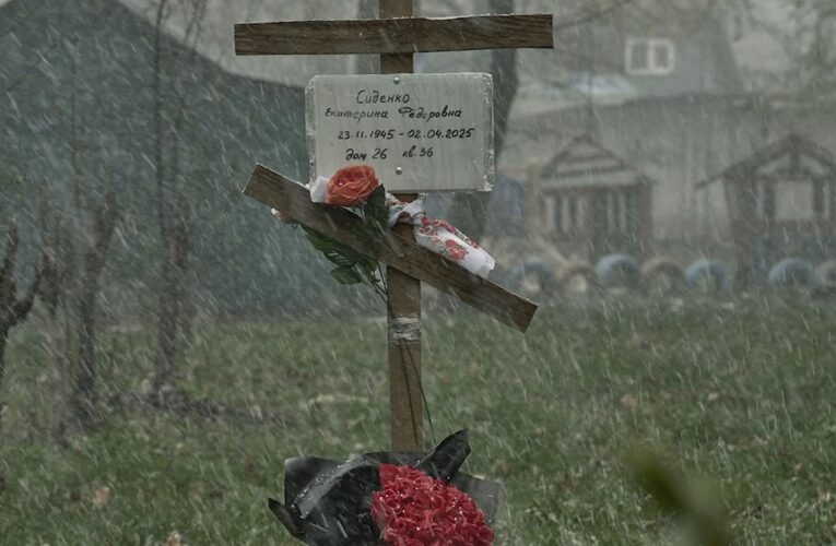 У Покровську виявили сім стихійних поховань у дворах будинків