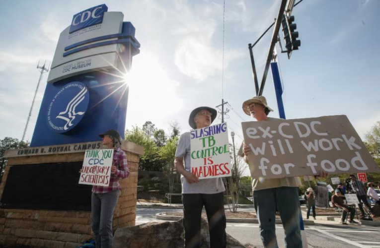 У США масові звільнення в медзакладах