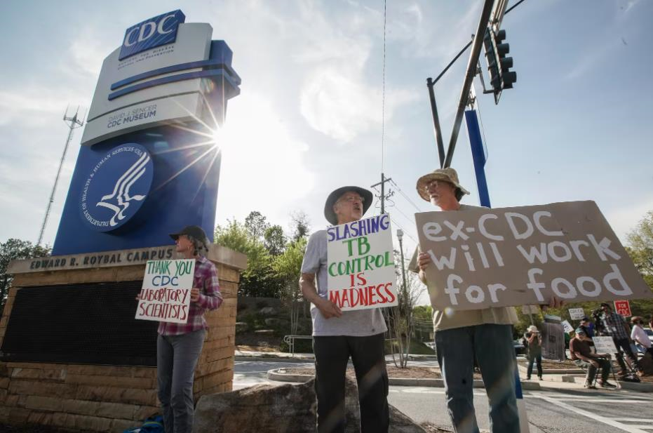 Новини світу - У США масові звільнення в медзакладах
