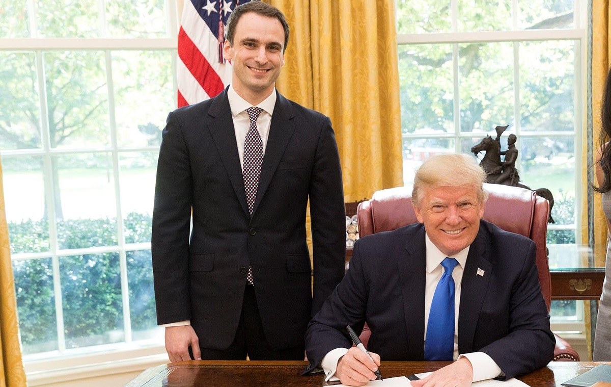 Новини світу - У Трампа заявили, що технології США можуть "маніпулювати простором і часом"