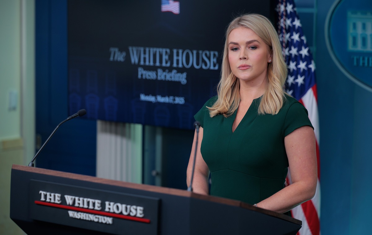 Новини світу - У Трампа заявили, що він невдоволений Зеленським і Путіним