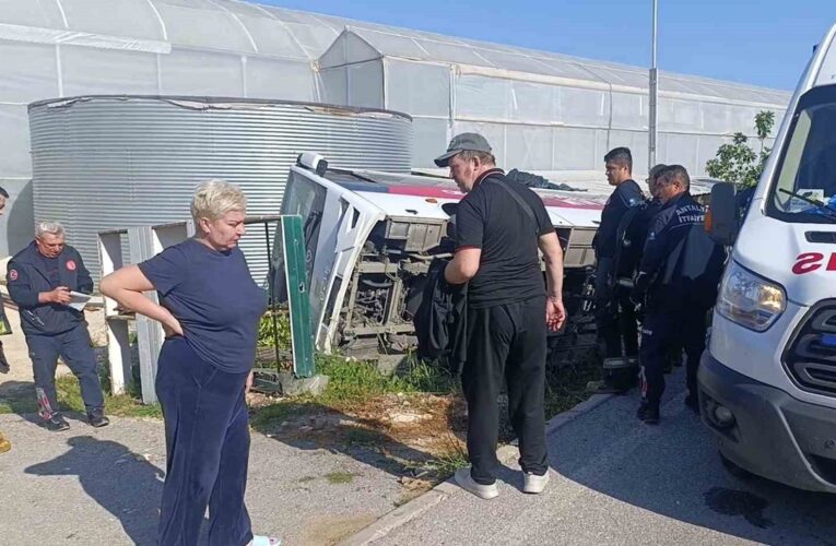 У Туреччині перекинувся автобус з туристами з РФ