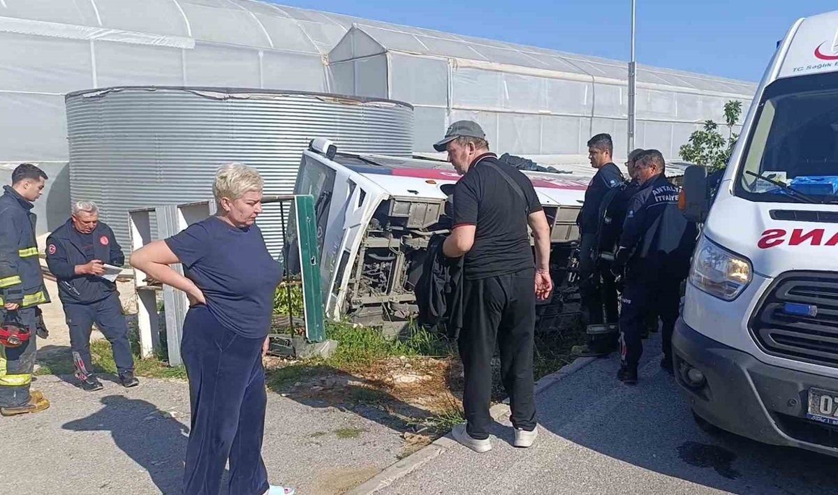 Новини світу - У Туреччині перекинувся автобус з туристами з РФ