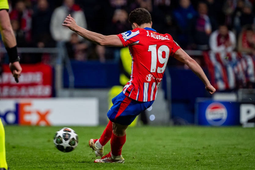 Новини спорту - Уболівальники Атлетіко вимагатимуть від УЄФА відеозапис пенальті Альвареса