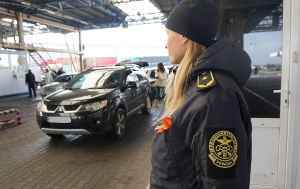 Уряд впровадив моніторинг способу життя митників