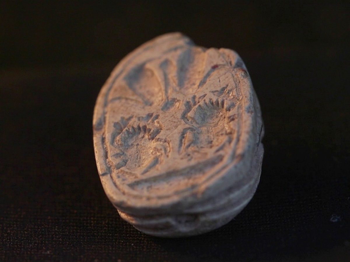 Технології - В Ізраїлі трирічна дівчинка знайшла 3800-річну печатку на розкопках