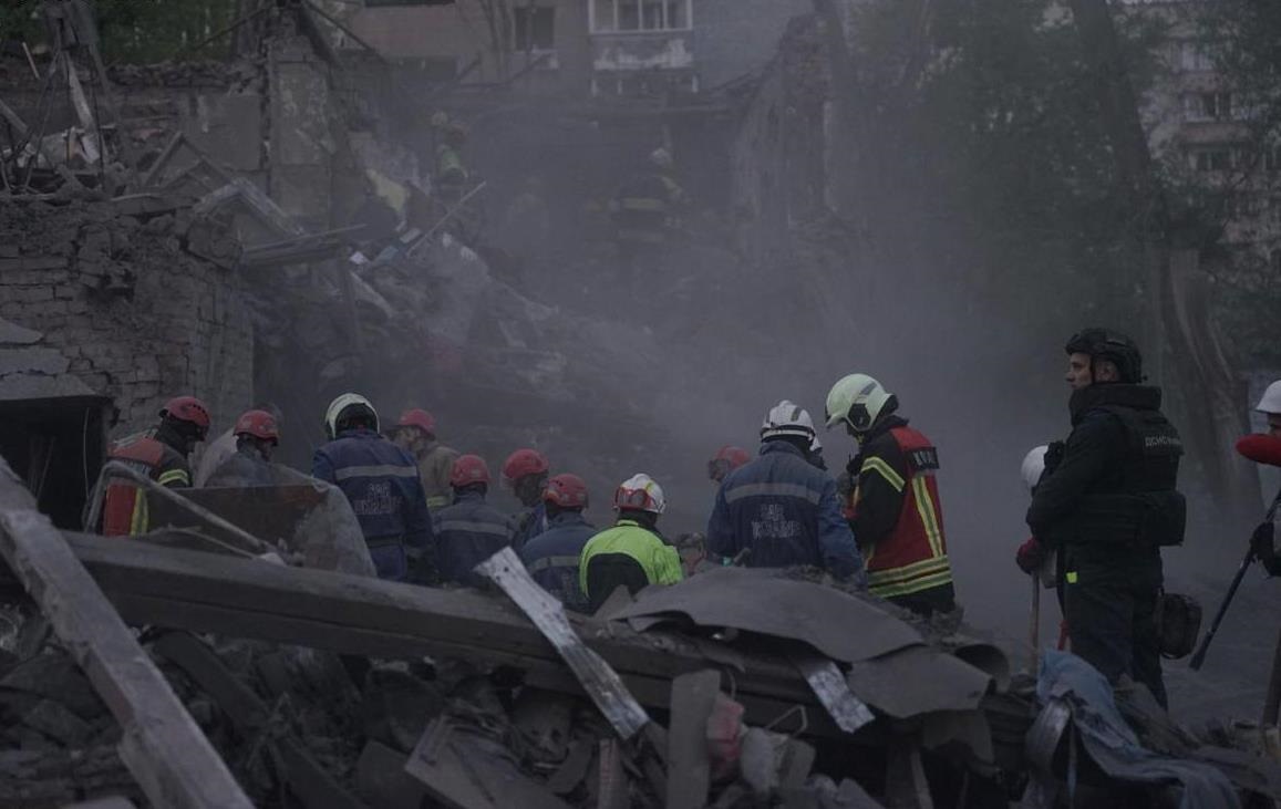 Новини Києва - В Києві розбирають завали: підтверджена смерть восьми людей