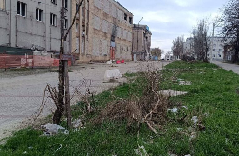 В Маріуполі продовжують виявляти могили загиблих на початку війни