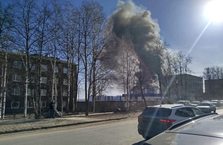 В Петрозаводську палає суднобудівний завод
