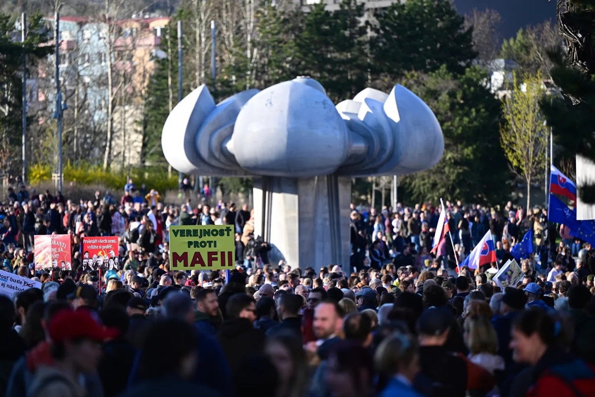 Новини світу - В Словаччині масово протестують проти скандального проєкту уряду Фіцо