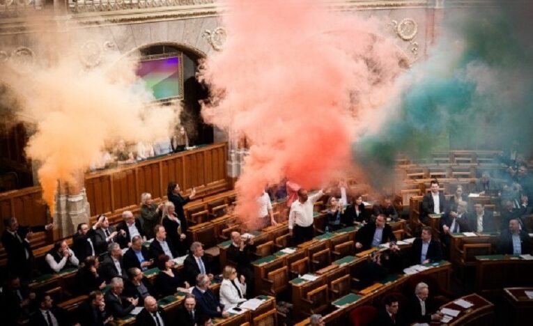 В Угорщині деяким депутатам заборонили вхід до парламенту