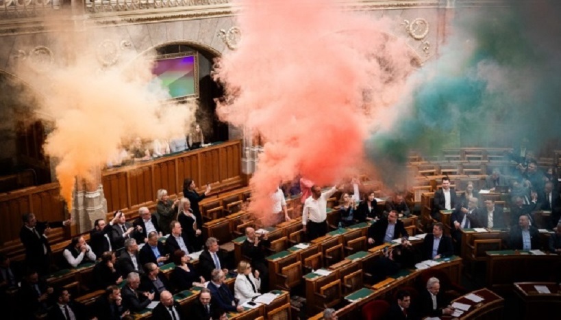 Новини світу - В Угорщині деяким депутатам заборонили вхід до парламенту