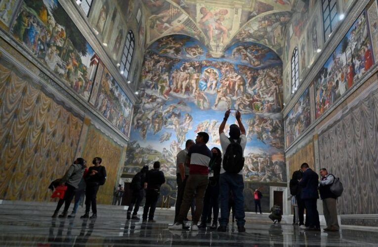 Вибори нового Папи: Сикстинську капелу закрили для відвідувачів