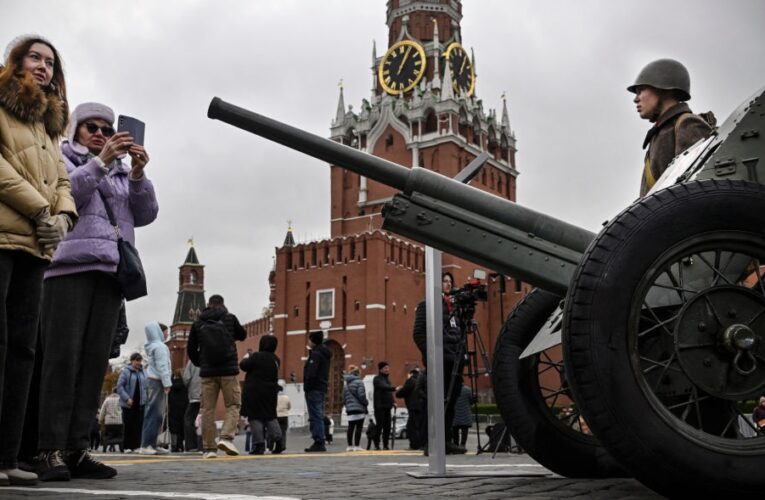 Відповідь на парад. Плани України на 9 травня